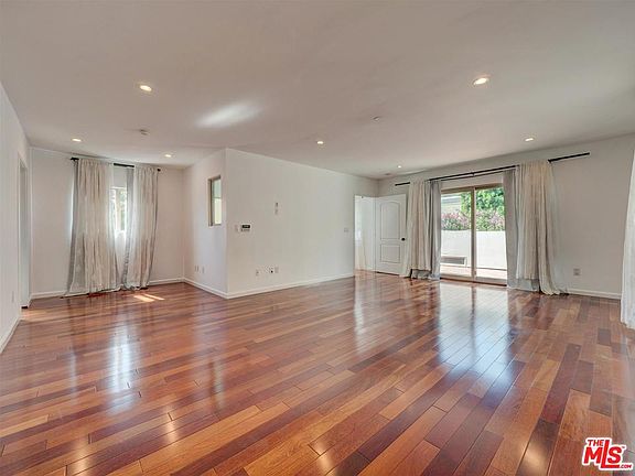 5th image of 9042 Phyllis Ave