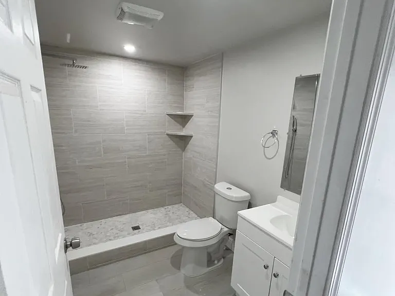 432 W Wisconsin Ave #B — Photo 4