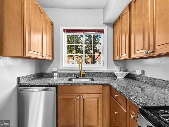 5th image of 1615 Mount Eagle Pl