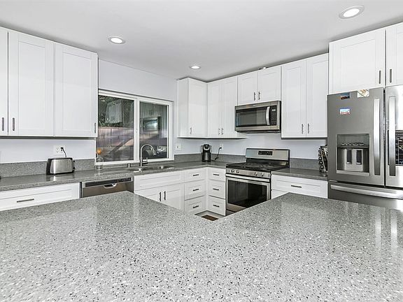 4th image of 8837 Carmir Dr