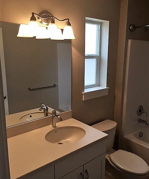 1609 NE 8th St #2 — Photo 7