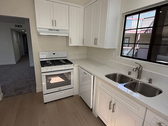 Renovated, new Kitchen, new dishwasher