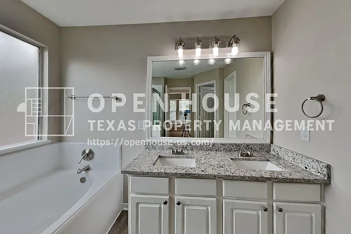 15323 Fir Woods Ln — Photo 12