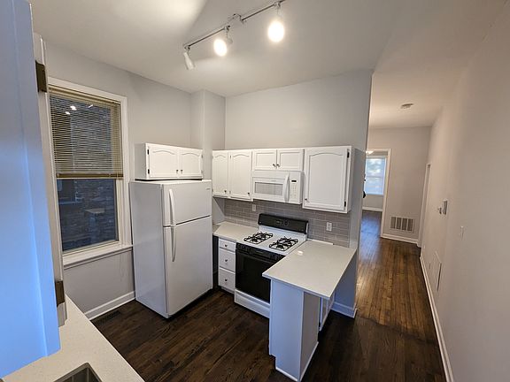 5th image of 1314 W Addison St APT 1F
