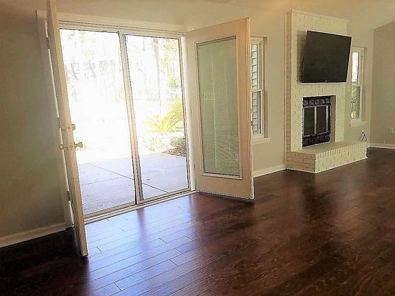 5th image of 3504 Larkspur Ln