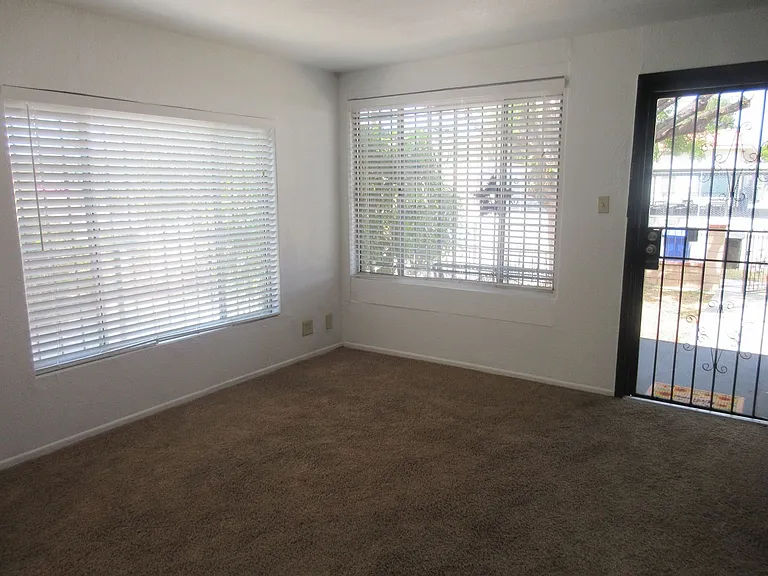 1116 N O'Melveny Ave — Photo 4