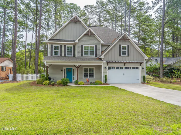 14 Fairway Dr, Whispering Pines, NC 28327