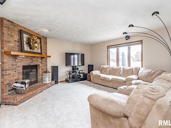 4th image of 41 Pennsylvania Ct