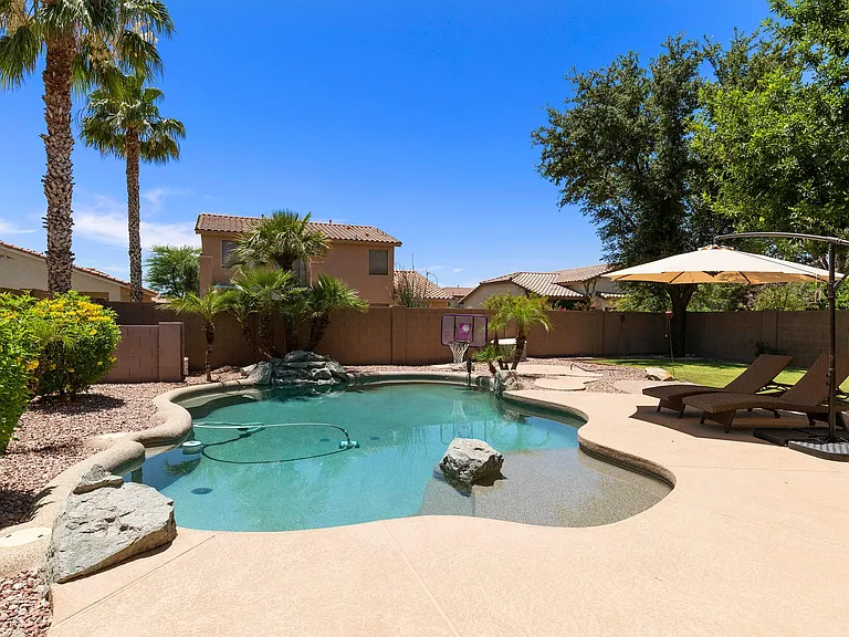 1425 E Morelos St — Photo 2