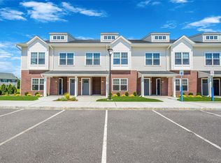 101 Dover St, Central Islip, NY 11722