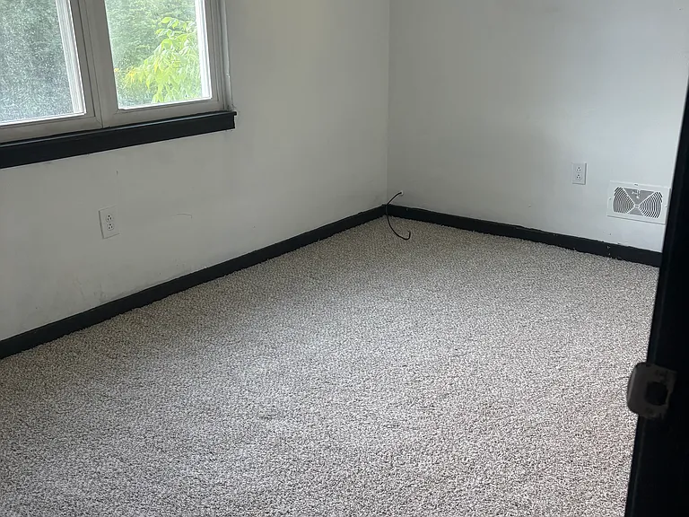 190 Elliott Rd — Photo 6