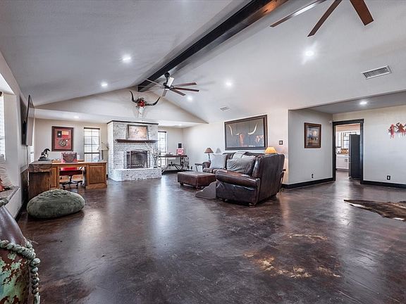 5th image of 820 Walker Ln