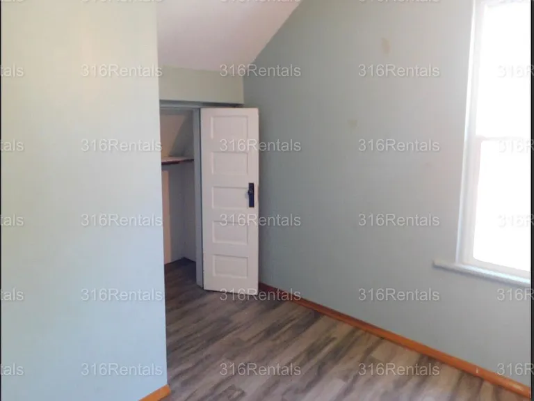 113 S Oak St — Photo 14
