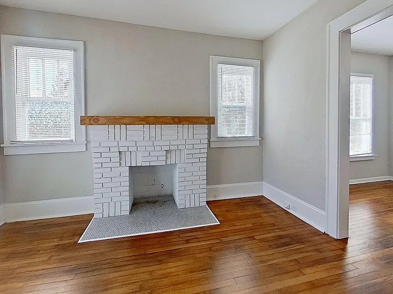 4633 Kingsbury St — Photo 33
