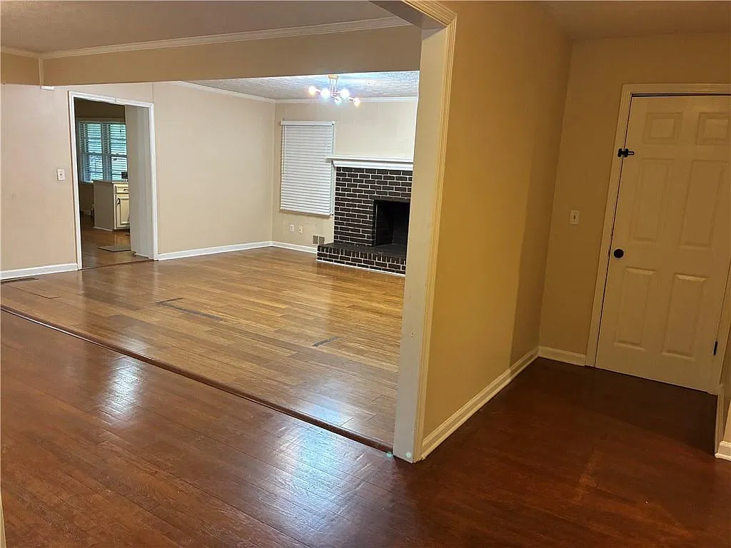 3 bed, 2.0 bath, 2016 sqft, $1,990 — Photo 3