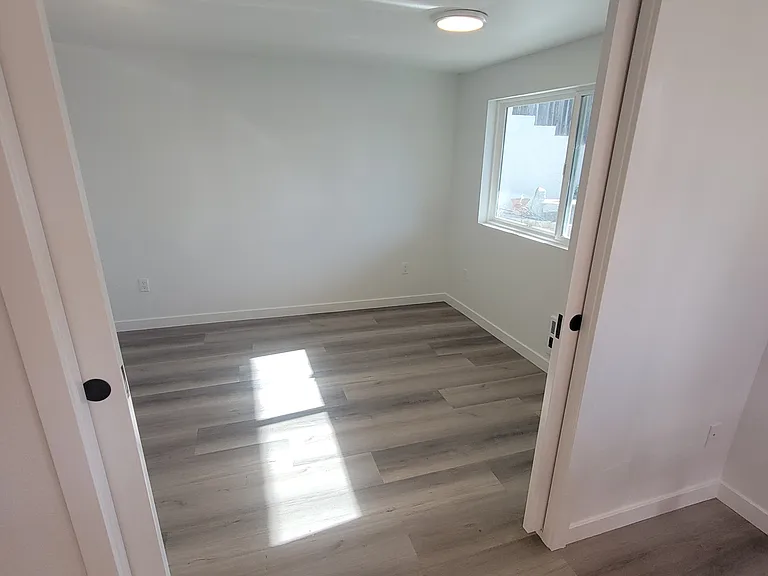 148 W Canada #C — Photo 6