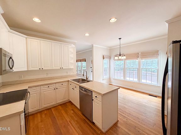 2nd image of 7301 Lakefall Dr