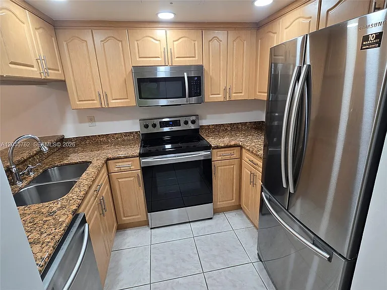 12230 SW 16th Ter #J-102 — Photo 9