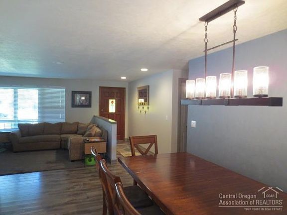 4th image of 20991 Greenmont Dr