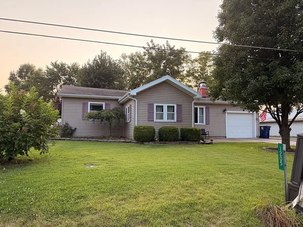 1205 Tucker Beach Rd, Paris, IL 61944