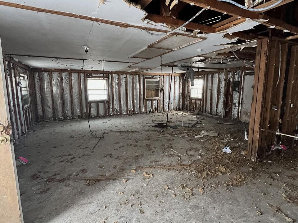 2nd image of 809 Clinton St