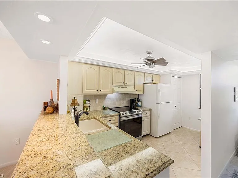 260 Seaview Ct #604 — Photo 8