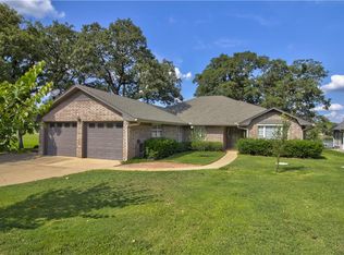 437 Kiowa Dr W, Lake Kiowa, TX 76240