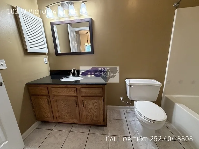 103 W Victoria Ct #F — Photo 8