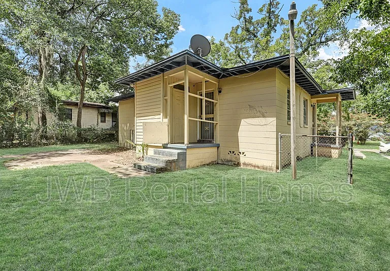 6863 W Virginia Ave — Photo 10