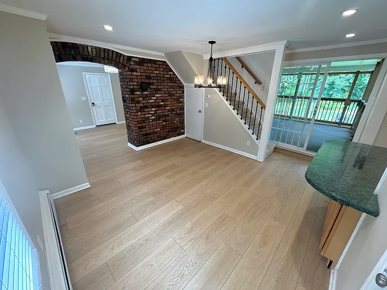 8 McKay Ln — Photo 1