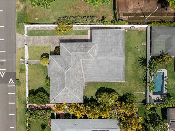 3rd image of 225 Awakea Rd