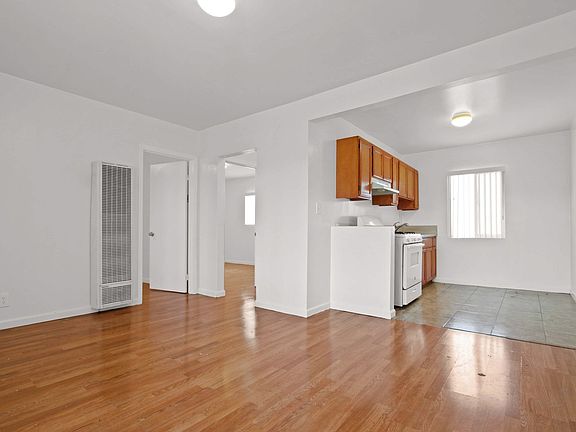 2nd image of 1028 W 95th St #8