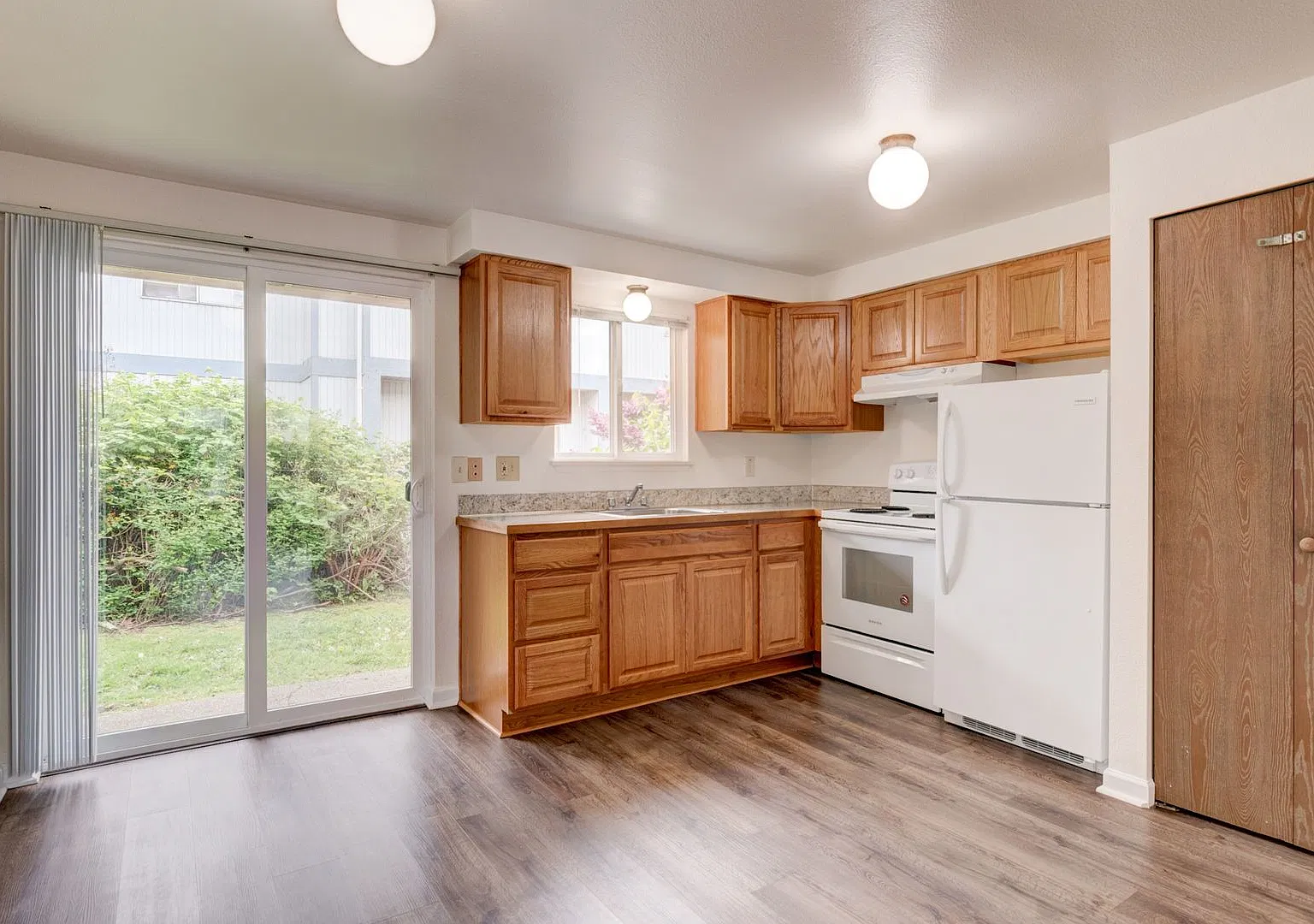 M1407: Horizons West Apartments — Photo 1