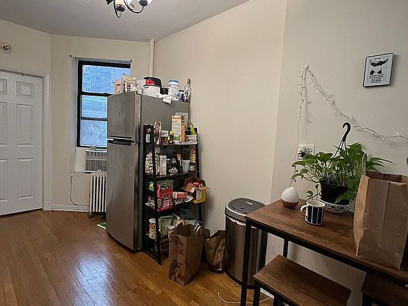 4th image of 315 10th Ave #Loft1