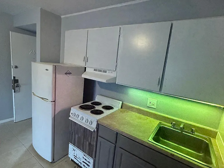 254 Oak St #7 — Photo 4