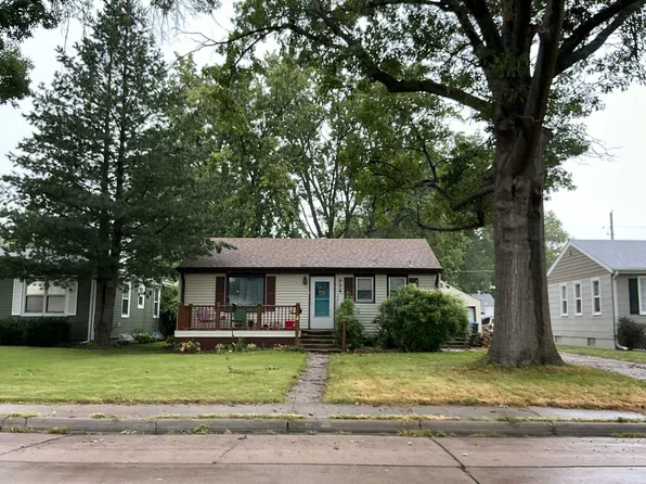 208 E 17th St, Grand Island, NE 68801
