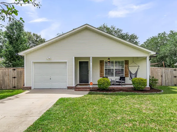 1302 Aubry Dr, Moncks Corner, SC 29461