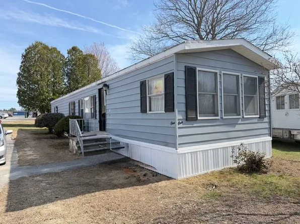 1 Windsor Dr, Westbrook, ME 04092