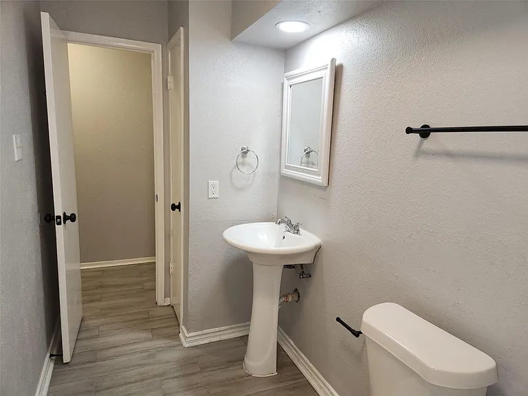 22127 Elsinore Dr — Photo 21
