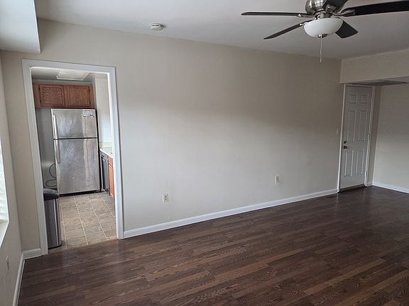 4th image of 1801 Queens Ln #137