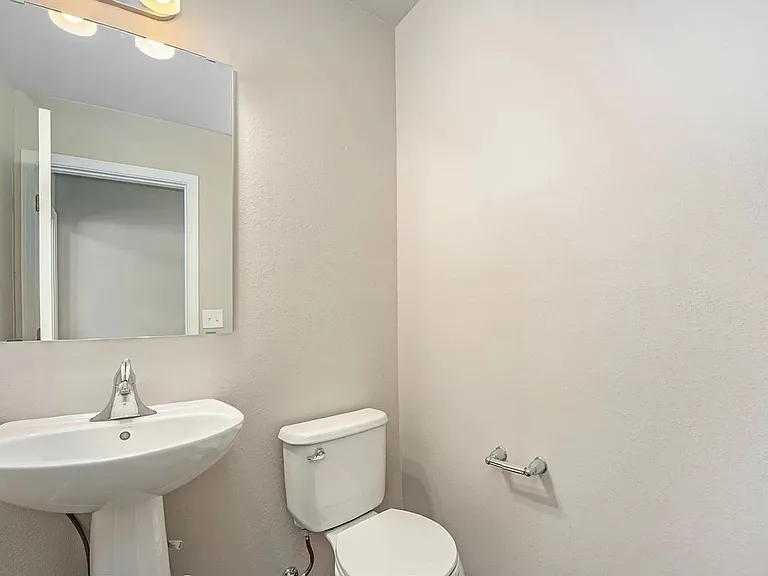 1043 Kenny Brook Ln — Photo 11