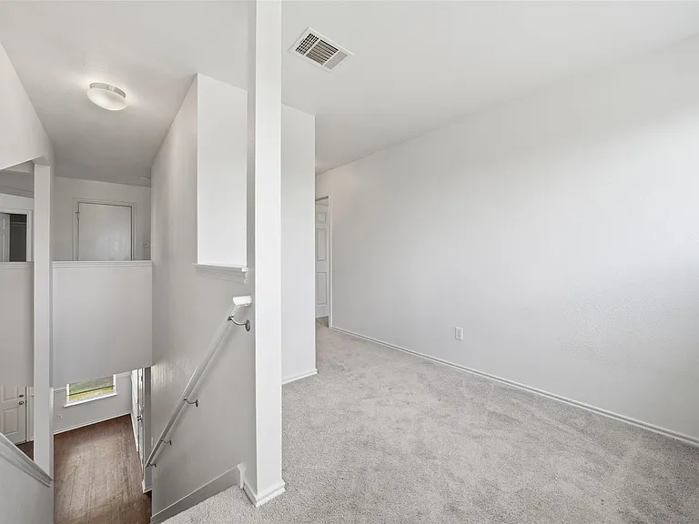 104 Carol Ave — Photo 16