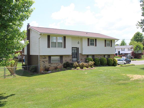 3rd image of 7828 Stillbrook Ln