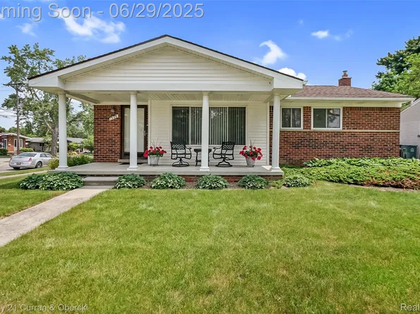 1356 N Selfridge Blvd, Clawson, MI 48017