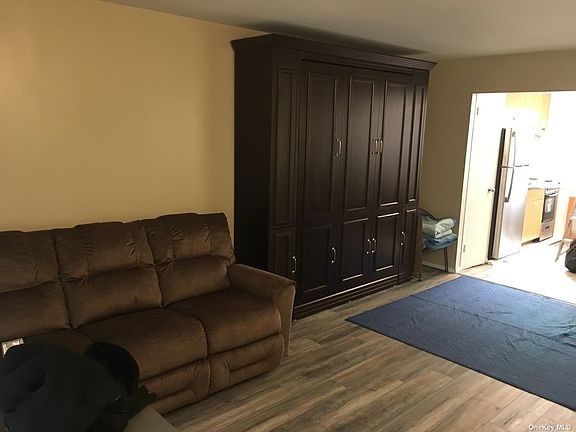 4th image of 215 W Broadway APT H2