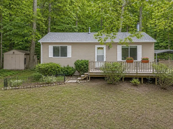 1392 Valley Dr, Traverse City, MI 49685