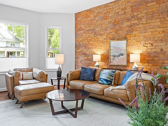 3rd image of 528 Ashland Ave APT 2