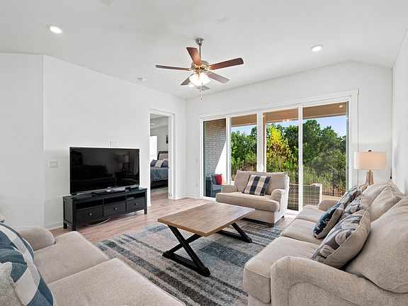 5th image of 421 Peace Pipe Way