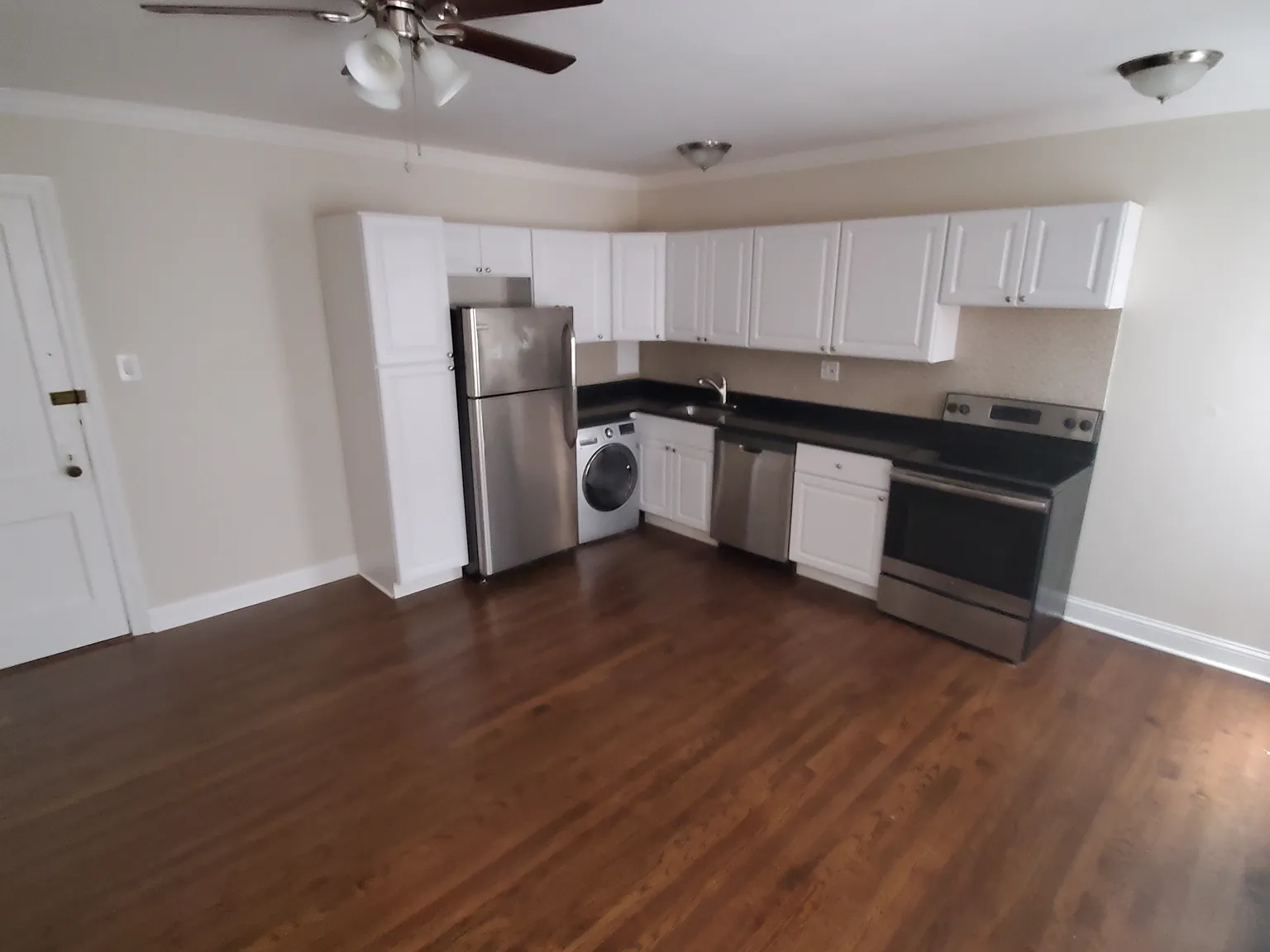 Studio, 450 sqft, $1,355 — Photo 4