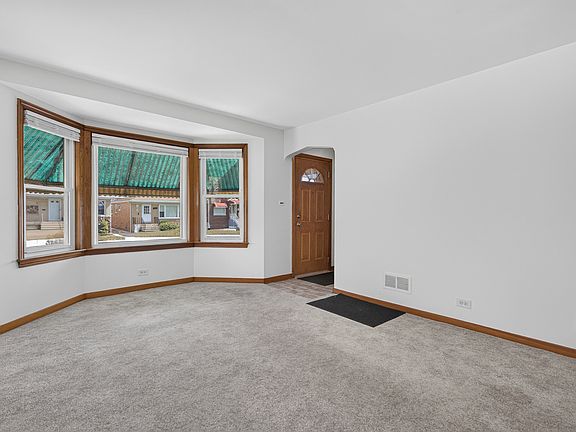3rd image of 3628 N Nottingham Ave